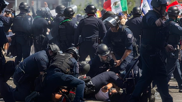 خشونت پلیس آمریکا، فضای مجازی را پُر کرد