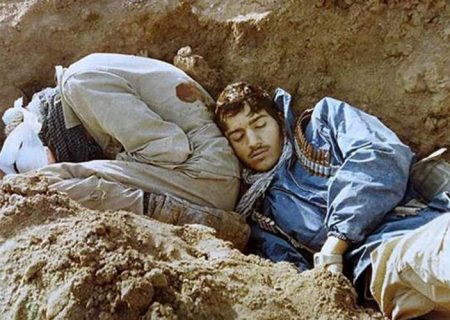 ملت انقلابی دامان امام و اسلام را رها نکنید