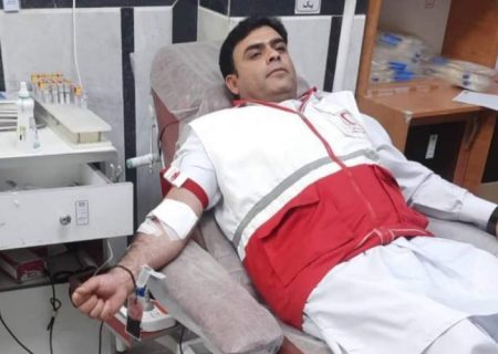 اهدای خون کارکنان و داوطلبان هلال‌احمر سراوان