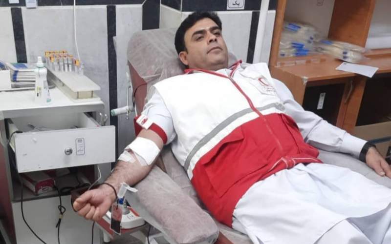 اهدای خون کارکنان و داوطلبان هلالاحمر سراوان