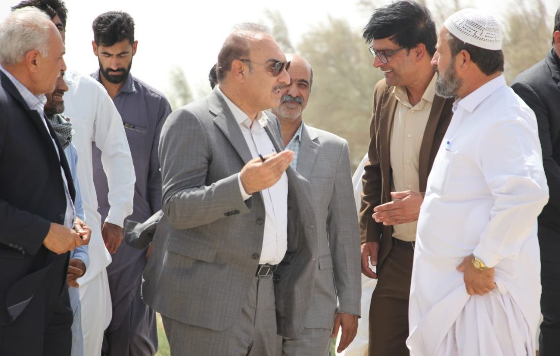 دیدار میدانی نماینده سیستان با روستاییان هیرمند