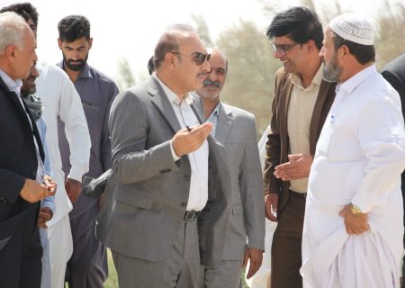 دیدار میدانی نماینده سیستان با روستاییان هیرمند