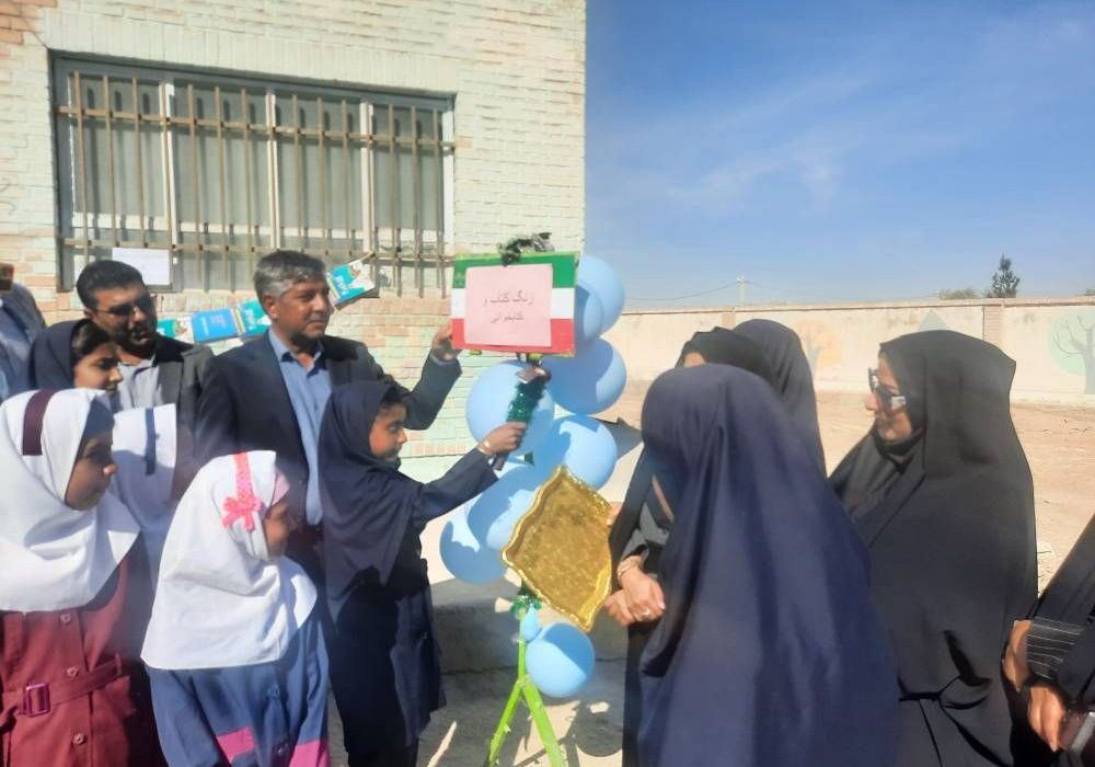 زنگ کتاب در مدارس هیرمند نواخته شد