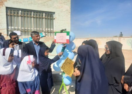 زنگ کتاب در مدارس هیرمند نواخته شد