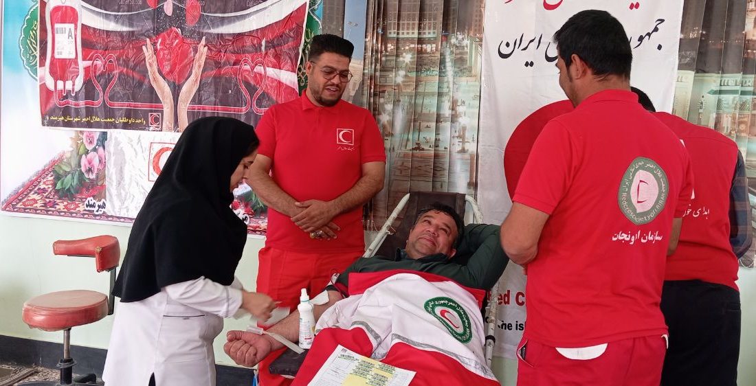 اهدای خون توسط اعضا هلالاحمر هیرمند