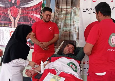 اهدای خون توسط اعضا هلال‌احمر هیرمند