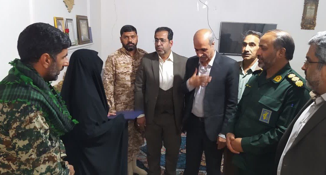 تجلیل از خانواده شهید و جانباز هیرمند