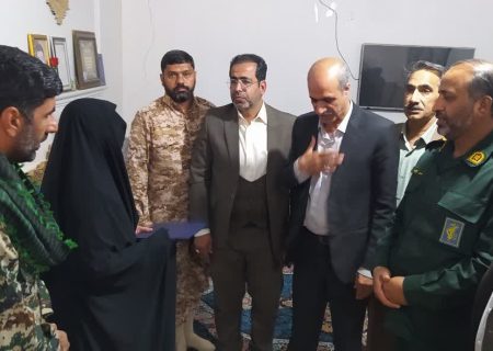 تجلیل از خانواده شهید و جانباز هیرمند