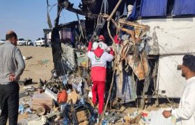 ۲ فوتی در برخورد کامیون و اتوبوس