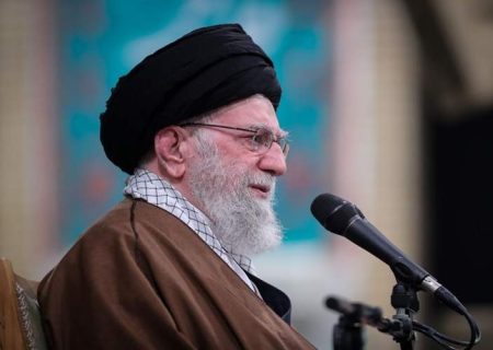 اصلی‌ترین هدف دشمن تغییر هویت ملت ایران است