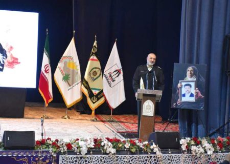 خانواده‌های شهدا پرچمدار کاروان بصیرت‌اند