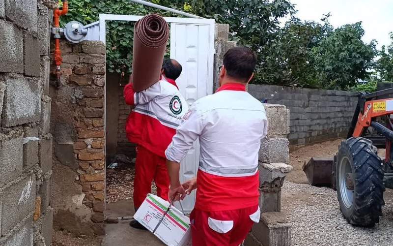 اعزام تیم‌های تخصصی سیلاب هلال‌احمر به زرآباد