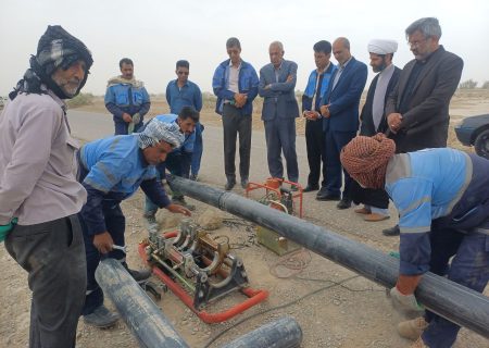بازدید میدانی مسئولان هیرمند از پروژه خط انتقال آب روستای شادی جمال‌زهی
