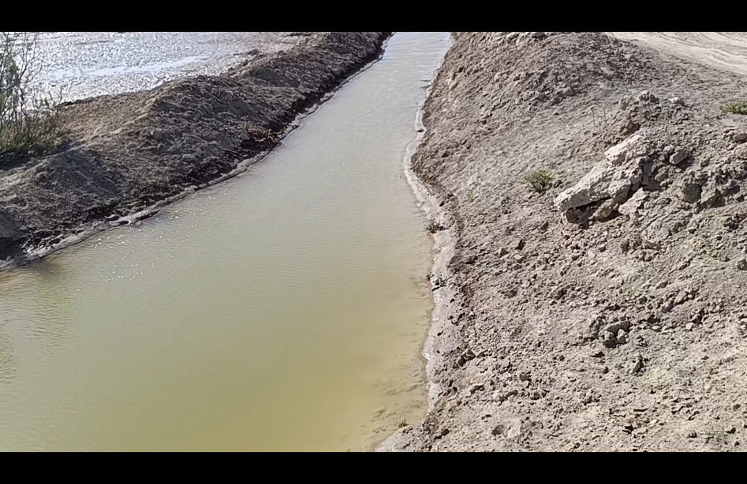 جوی‌های مسدود، عامل آبگرفتگی در سه محله هیرمند