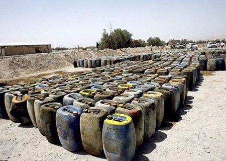 توزیع ۴۰ لیتر روغن موتور رایگان به رانندگان سیستان‌وبلوچستان