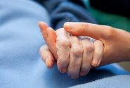خدمت به والدین عبادتی ارزشمند است