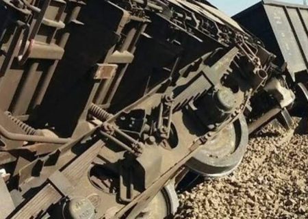 خروج چند واگن قطار باری از ریل در زاهدان