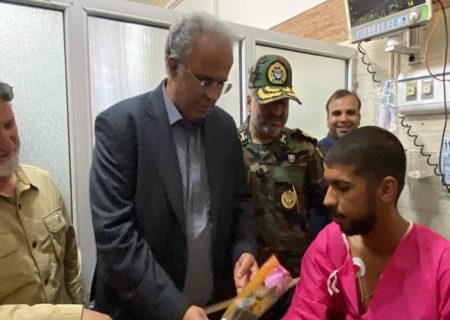 خدمت‌رسانی بی‌وقفه به مجروحان حادثه بمپور