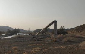 سقوط ۶۵ پایه برق در طوفان ایرانشهر
