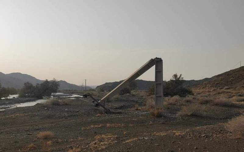سقوط ۶۵ پایه برق در طوفان ایرانشهر