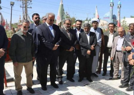 آغاز هفته دولت با ادای احترام به شهدا